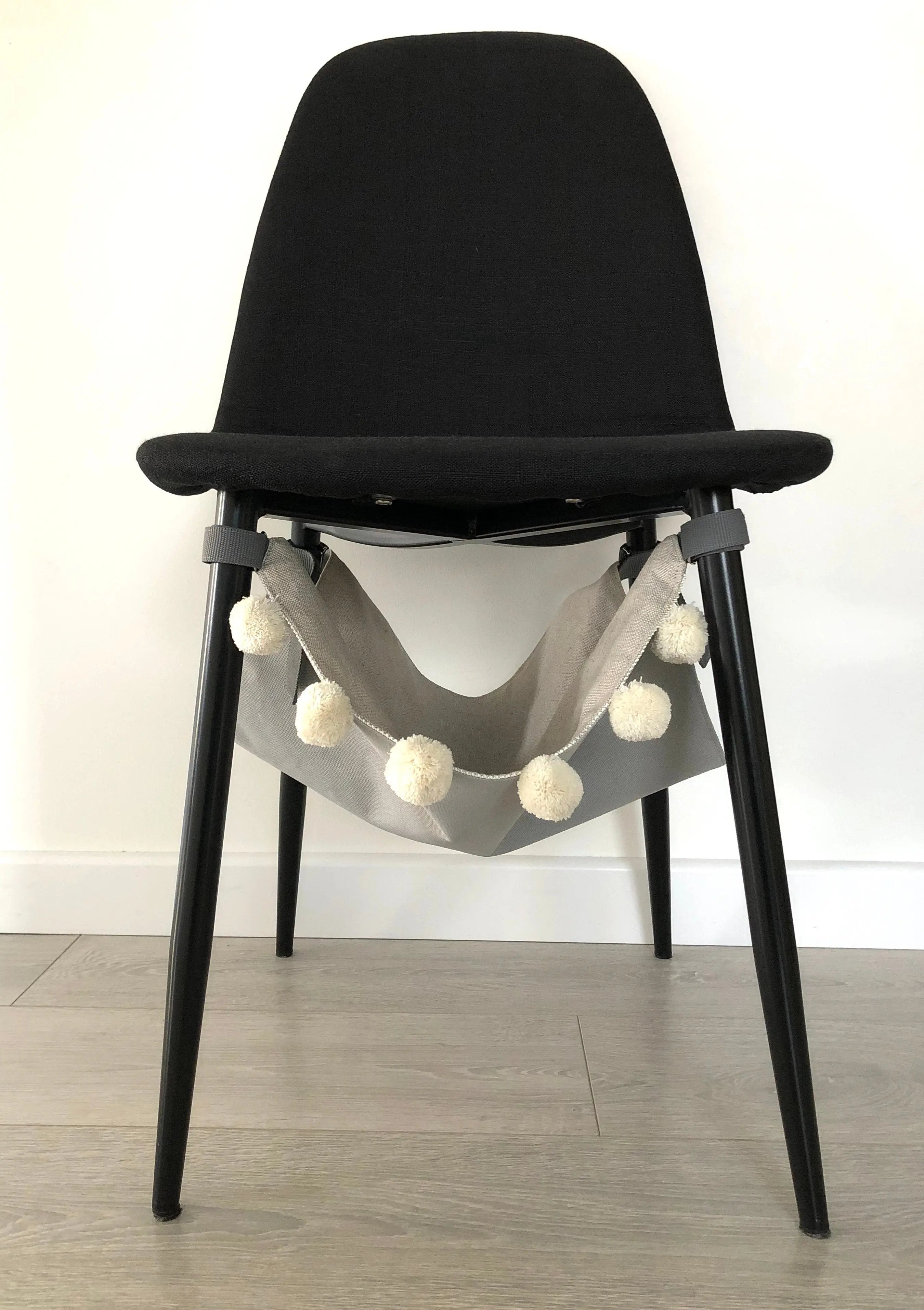 NATURE TOUCH Saveplace® chair/table hammock with big pom poms Grey Chaos