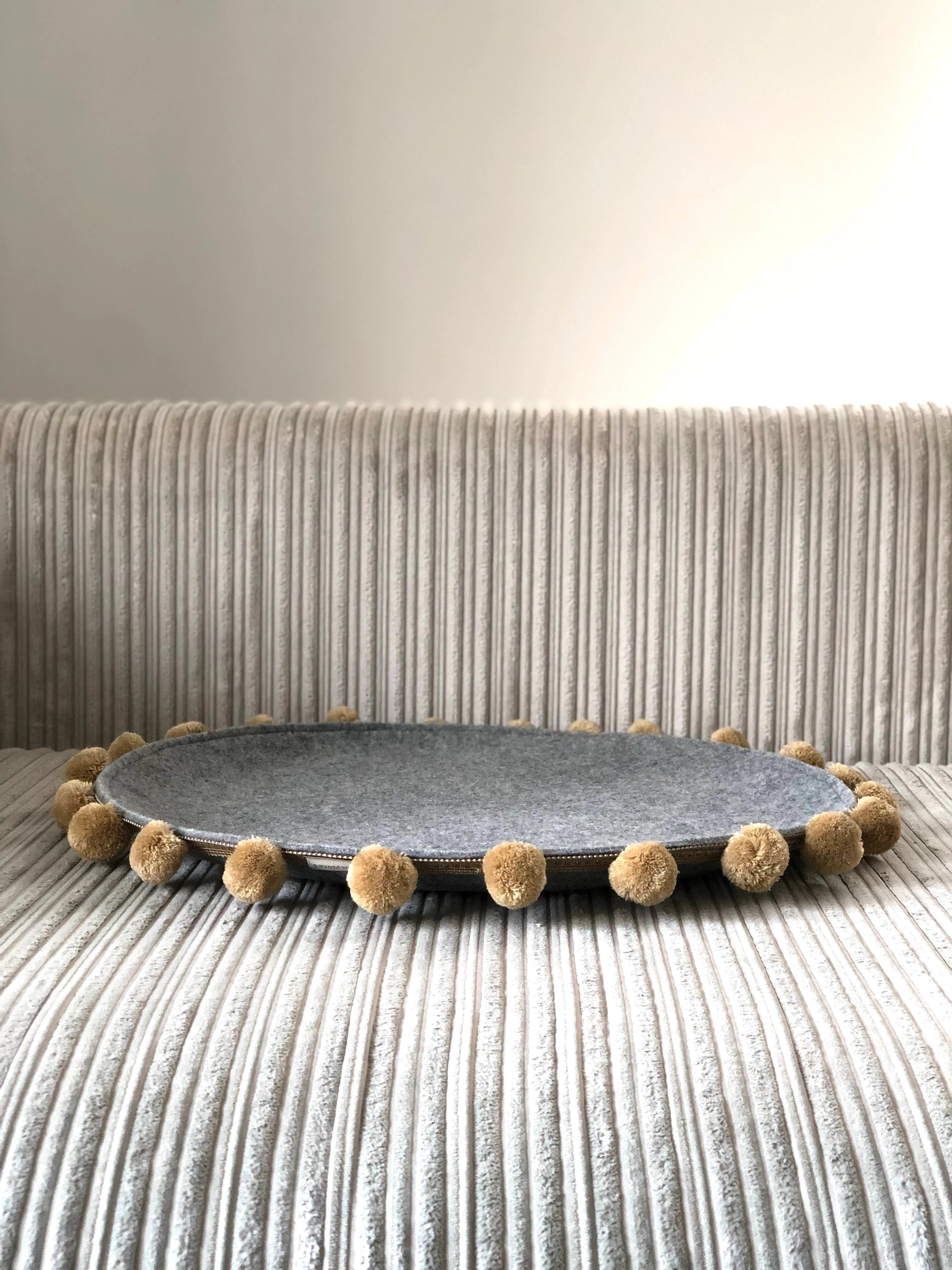 Saveplace® Round Pet Mat - Various Colors BIG PomPom, 2 Sizes Grey Chaos