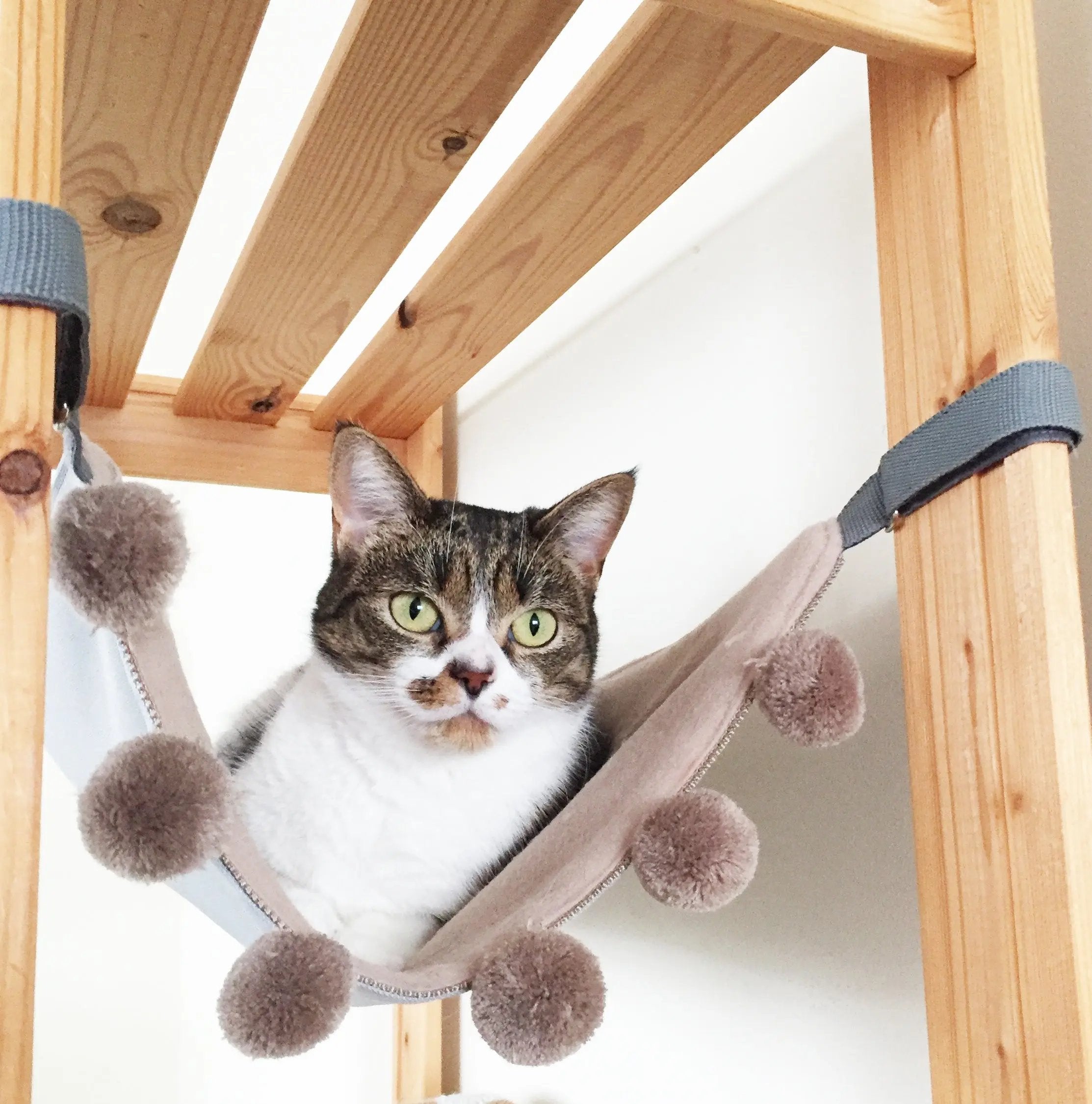 NATURE TOUCH Saveplace® chair/table hammock with big pom poms Grey Chaos